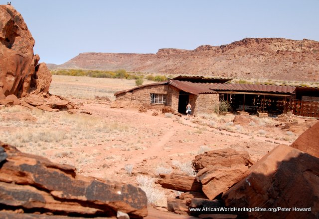 Several well-preserved rock engravings can be viewed in the immediate vicinity of the Twyfelfontein visitor centre